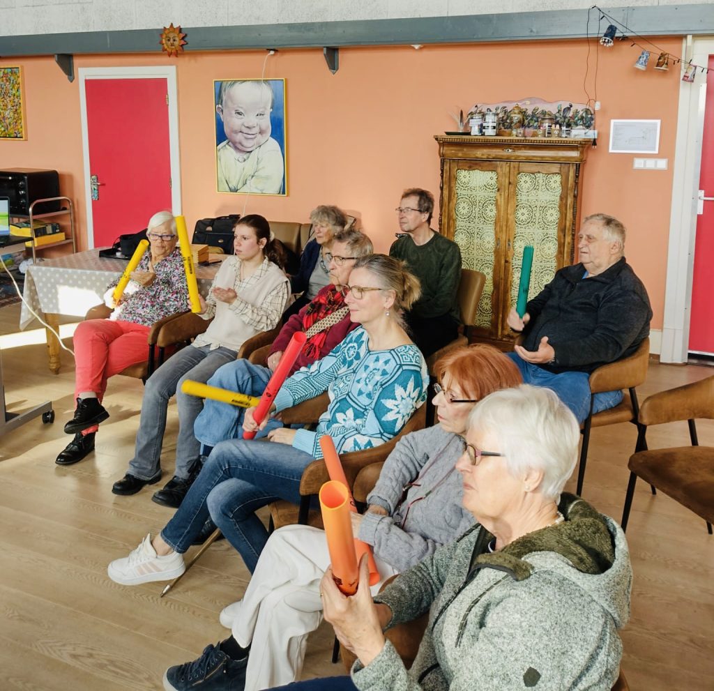 Boomwhackers bij Langeveldshof muziekproject Fonds Perspectief